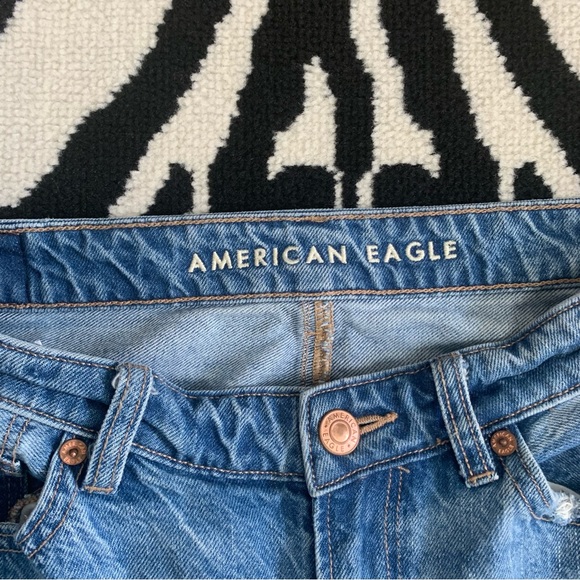American Eagle Stretch Mom Jeans High Rise Distressed Light Wash Size 4 - Picture 4 of 10